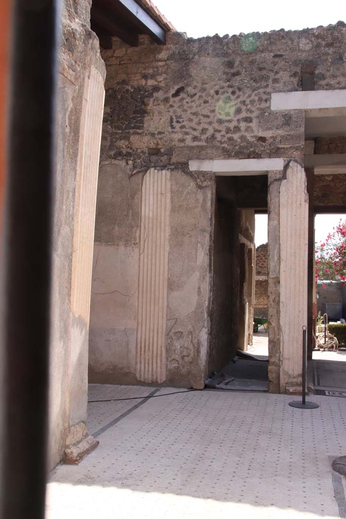 I.9.5 Pompeii. September 2019. Room 7, looking south through doorway to corridor.
Photo courtesy of Klaus Heese.