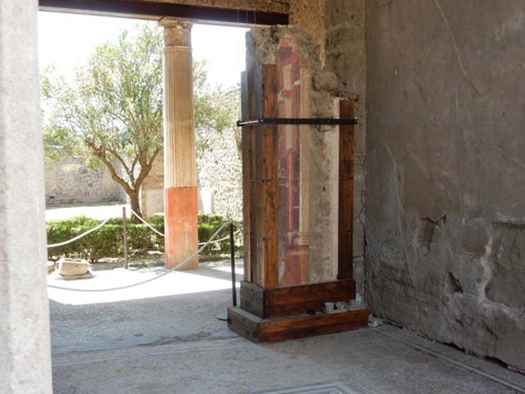 I.9.5 Pompeii. May 2016. Room 8, looking south-west across tablinum. Photo courtesy of Buzz Ferebee.