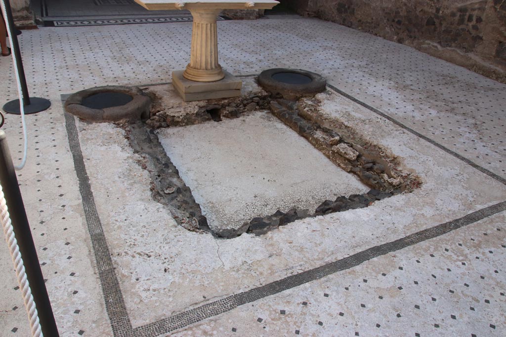 I.9.5 Pompeii. October 2022. Room 3, looking south across impluvium in atrium. Photo courtesy of Klaus Heese.