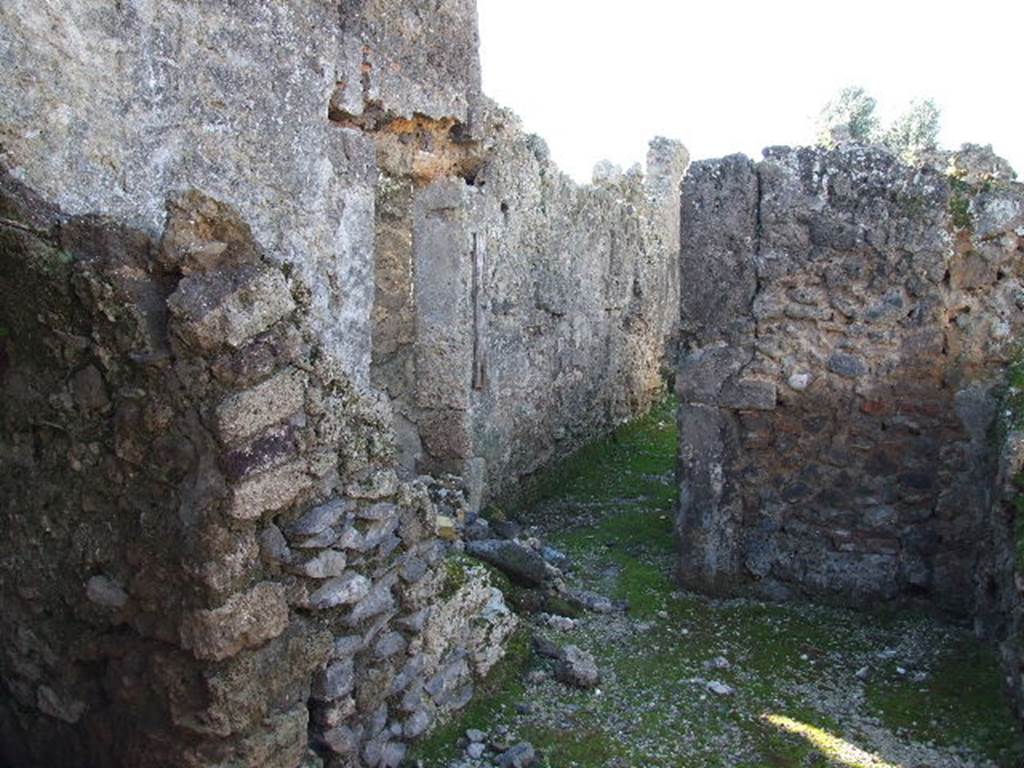 I.9.9 Pompeii. December 2006. Looking west from entrance fauces.