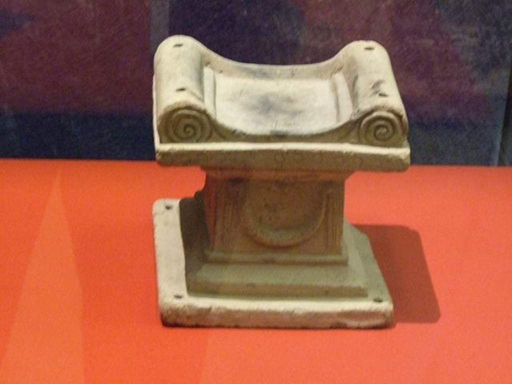 I.9.9 Pompeii. Found in amb. 5. Terracotta altar. SAP 9666. Photographed at “A Day in Pompeii” exhibition at Melbourne Museum. September 2009.