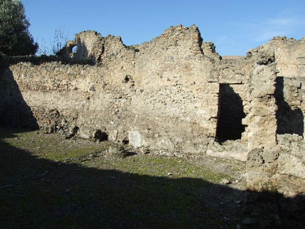 I.9.10 Pompeii. December 2006. North wall of garden, with doorway linking to I.9.9.