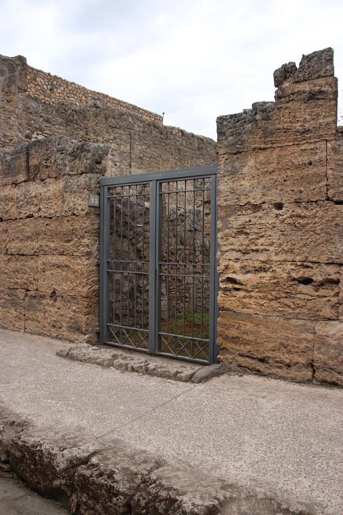 I.9.12 Pompeii. May 2024. Entrance doorway. Photo courtesy of Klaus Heese.