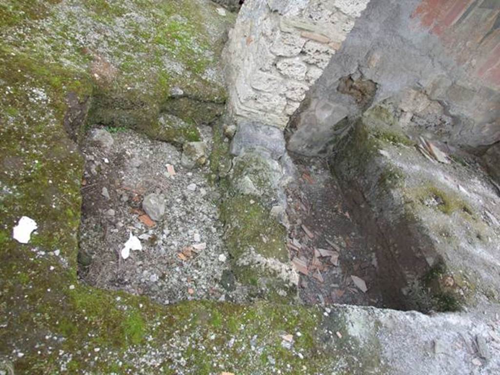 I.9.12 Pompeii. March 2009. Room 3. Floor of both Tablinum and Portico area, showing lower level.