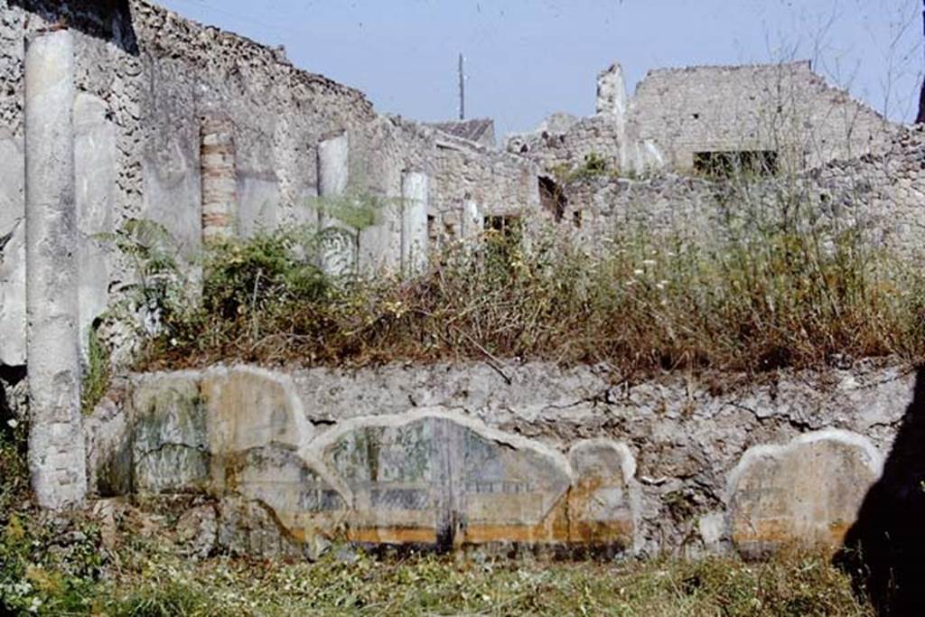 I.9.14 Pompeii. 1968. Room 2, garden wall between upper and lower garden with painted garden.  Photo by Stanley A. Jashemski.
Source: The Wilhelmina and Stanley A. Jashemski archive in the University of Maryland Library, Special Collections (See collection page) and made available under the Creative Commons Attribution-Non Commercial License v.4. See Licence and use details.
J68f1422
