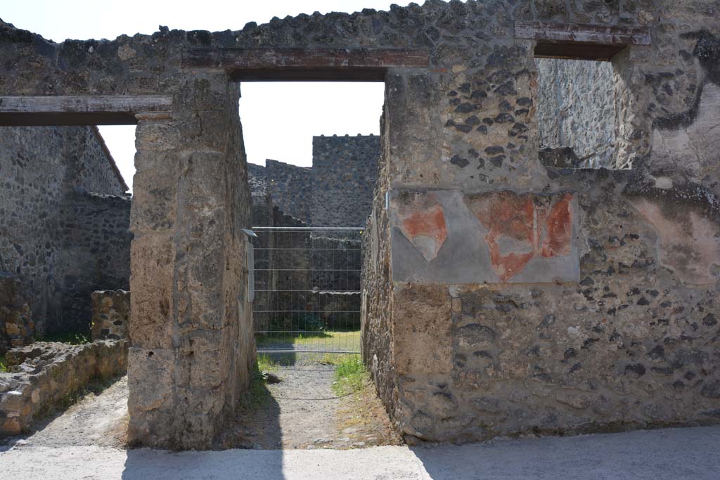 I.10.2 (on left) and I.10.3 Pompeii, (in centre). April 2017. Looking south on Vicolo del Menandro towards entrances.
Photo courtesy Adrian Hielscher.