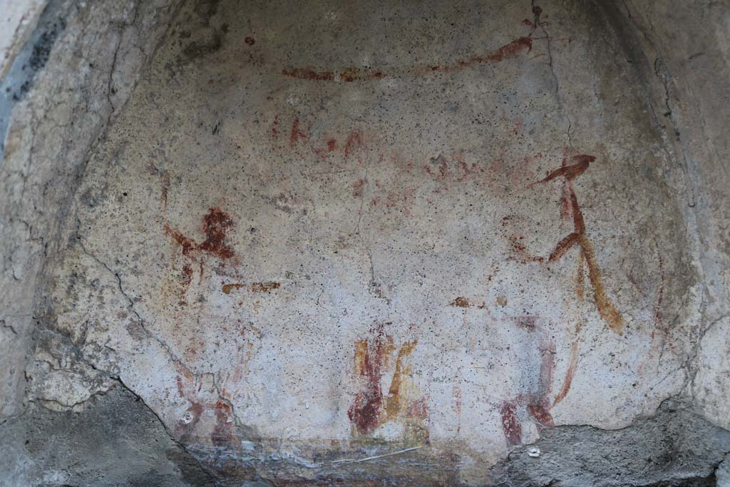 I.10.3 Pompeii. December 2018.
Painted figures, altar and garland, visible on niche on east wall of fauces. Photo courtesy of Aude Durand.