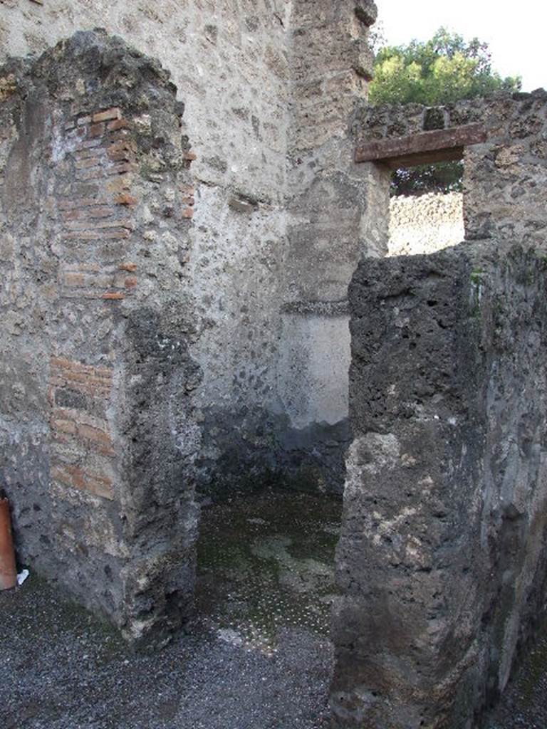 I.10.3 Pompeii. December 2005.
Cubiculum, room on west side of entrance corridor, (room 5 on plan), with window overlooking Vicolo del Menandro.
The doorway is to be found on the north wall of the atrium.