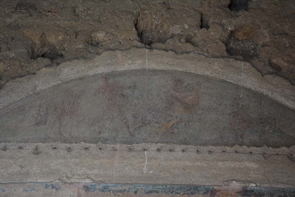 I.10.4 Pompeii. September 2019. Room 47, east wall, detail of remaining painted figures showing Hercules, Deianira and Nessus.
Foto Annette Haug, ERC Grant 681269 DÉCOR.