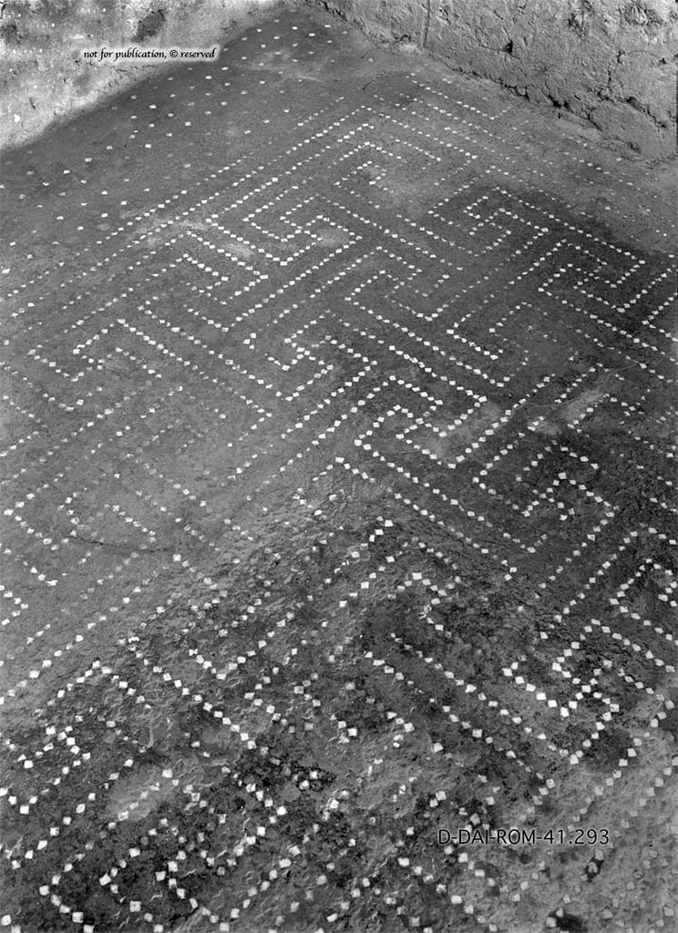 I.10.4 Pompeii. Pre 1938. Room 18, room under triclinium.
DAIR 41.293. Photo © Deutsches Archäologisches Institut, Abteilung Rom, Arkiv.
See Pernice, E. 1938. Pavimente und Figürliche Mosaiken: Die Hellenistische Kunst in Pompeji, Band VI. Berlin: de Gruyter, Taf. 23,3.