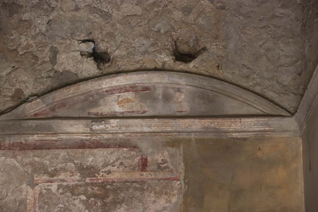 I.10.4 Pompeii. September 2021. Corridor 16, detail of east wall and vaulted ceiling. Photo courtesy of Klaus Heese.
