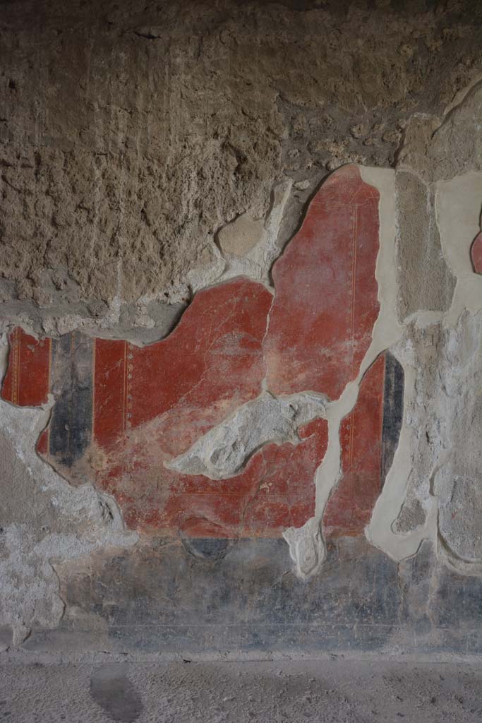I.10.4 Pompeii. October 2017.
East portico, detail from east wall in north-east corner, near area 13.
Foto Annette Haug, ERC Grant 681269 DÉCOR.