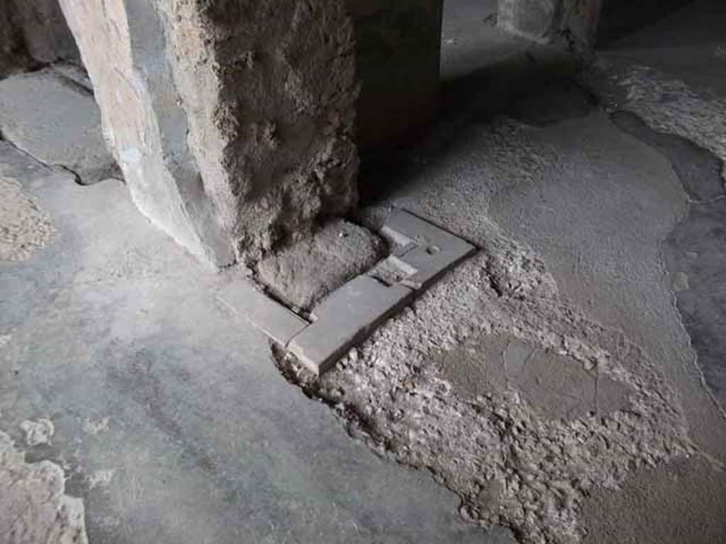 I.10.4 Pompeii. May 2010. Room 12, west side, door jamb onto north portico.