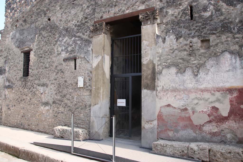 1.10.4 Pompeii. September 2021.
Looking south-east towards doorway, exit only during the pandemic. Photo courtesy of Klaus Heese.