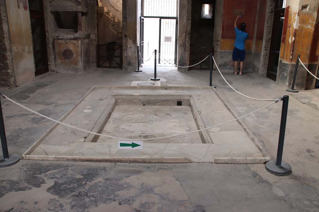 I.10.4 Pompeii. September 2021.
Looking across impluvium towards north side of atrium and entrance doorway. Photo courtesy of Klaus Heese.