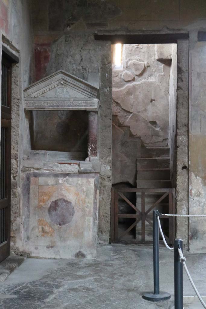 I.10.4 Pompeii. December 2018.
Looking towards north-west corner of atrium, the lararium and doorway to room 2.
Photo courtesy of Aude Durand.