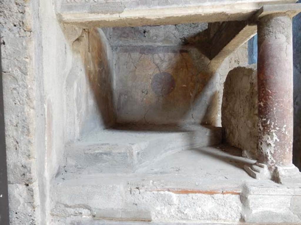 I.10.4 Pompeii. May 2015. North-west corner of atrium, detail of aedicula lararium, looking north. Photo courtesy of Buzz Ferebee.