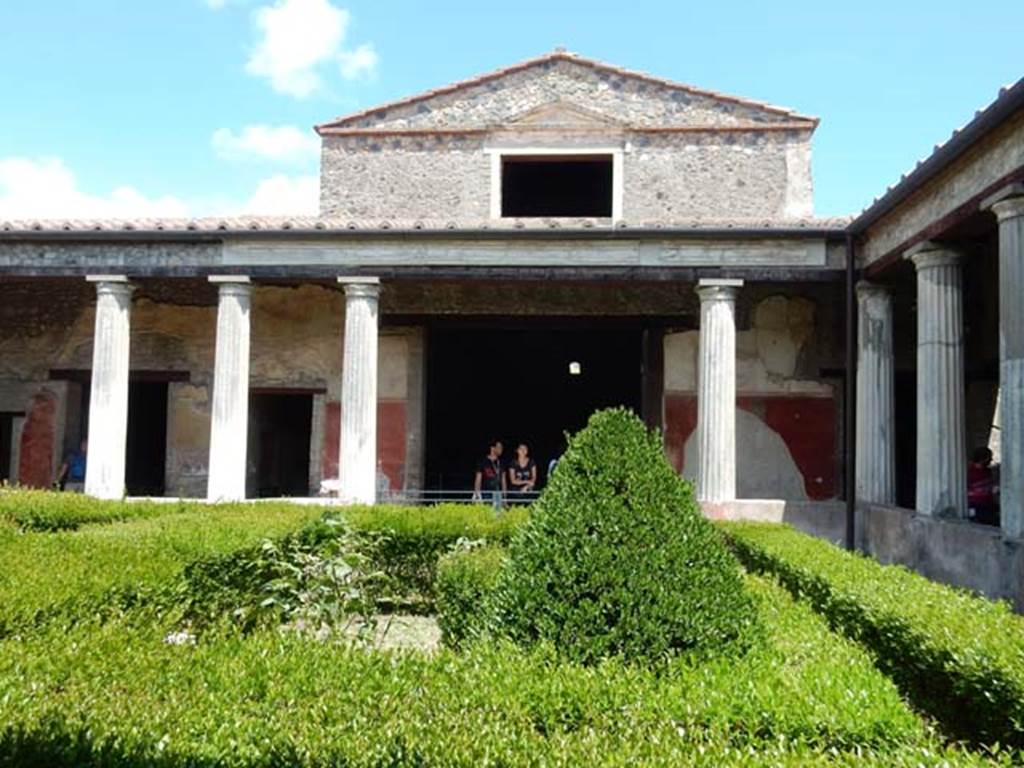 I.10.4 Pompeii. May 2017. Looking towards east portico across peristyle garden.
Photo courtesy of Buzz Ferebee.