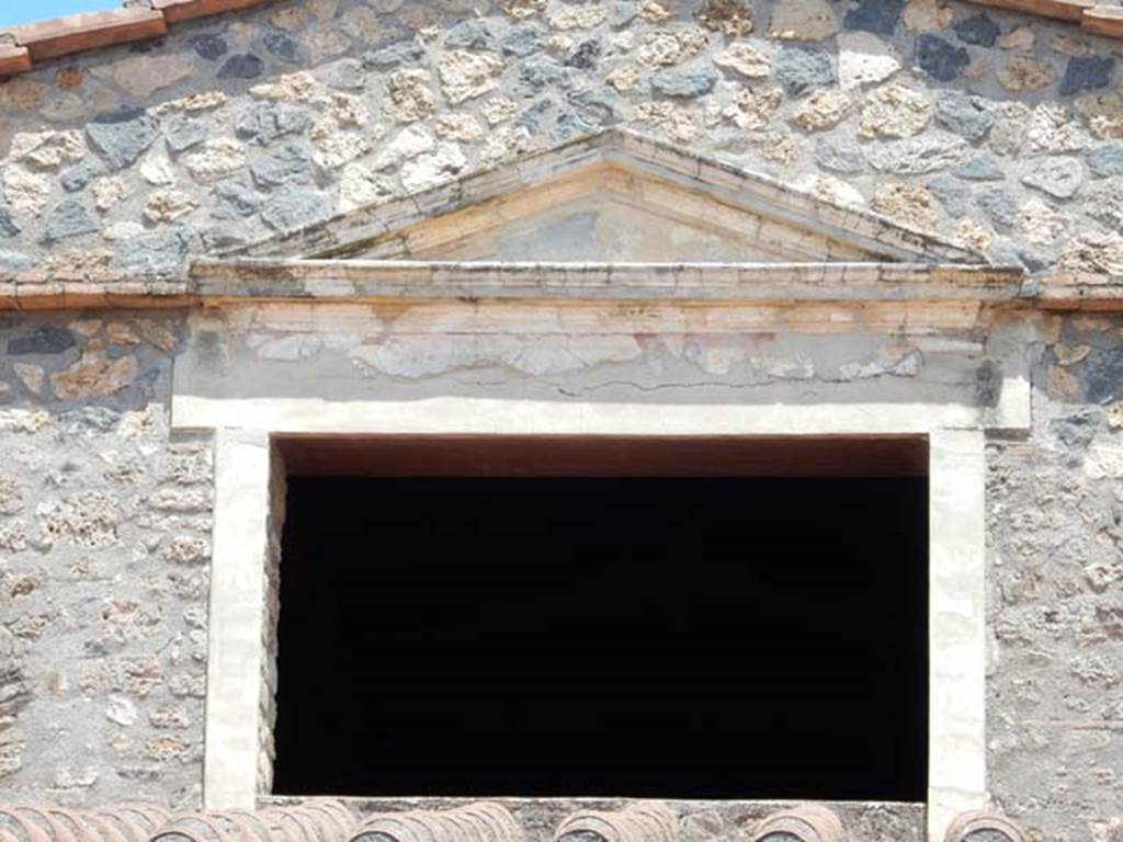I.10.4 Pompeii. May 2017. Detail from upper east side of peristyle garden. Photo courtesy of Buzz Ferebee.