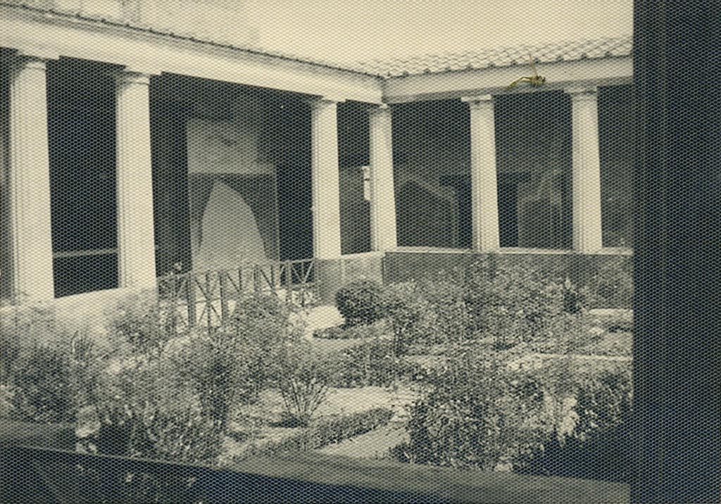 I.10.4 Pompeii. 4th October 1937. Looking towards south-east corner of peristyle garden. Photo courtesy of Rick Bauer.