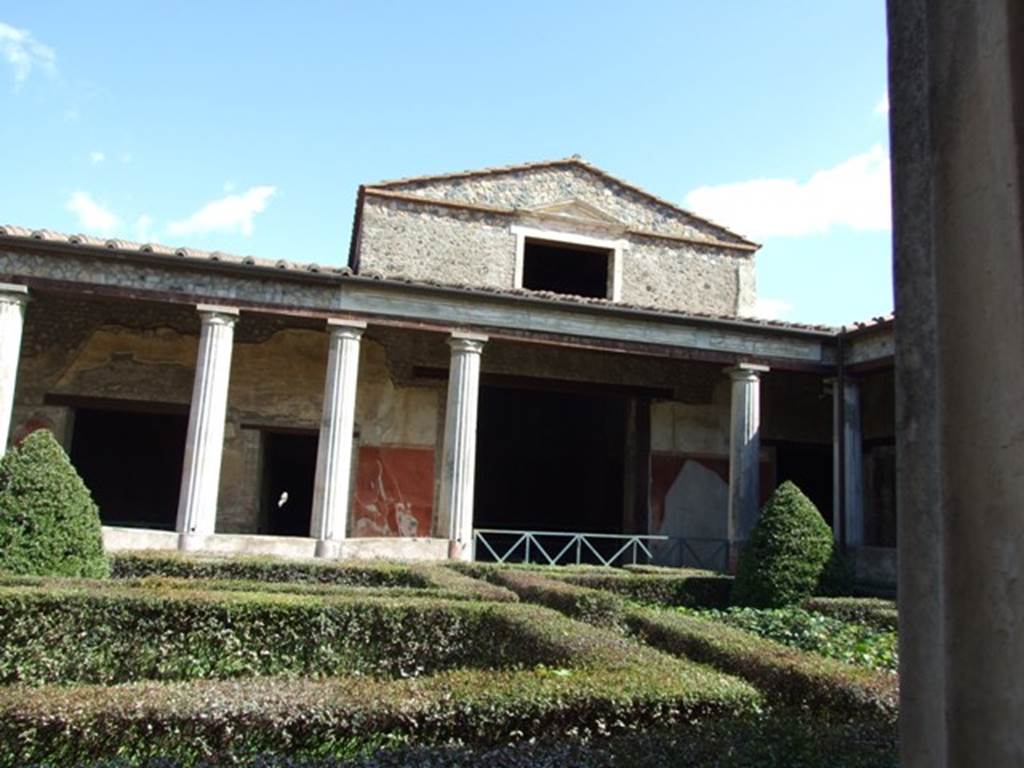 I.10.4 Pompeii. March 2009. Peristyle garden, east side.