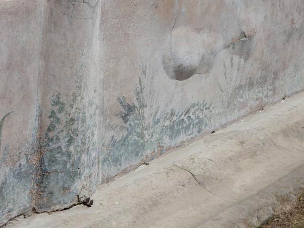 I.10.4 Pompeii. May 2017. Detail of painted pluteus on east side of peristyle garden in north-east corner. Photo courtesy of Buzz Ferebee.
