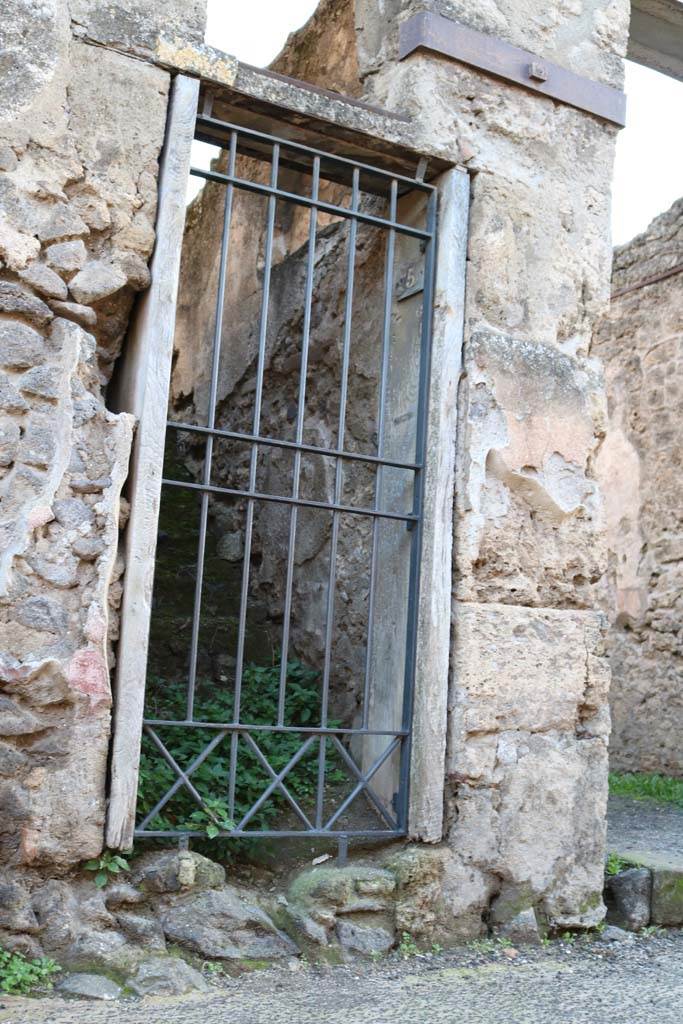 I.10.5 Pompeii. December 2018.
Entrance to steps to upper floor. Photo courtesy Aude Durand