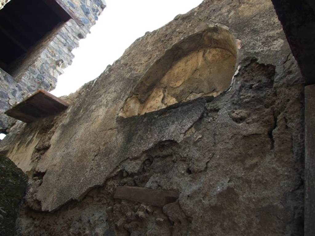 I.10.5 Pompeii. December 2007. Stairs to upper floor with niche on west wall of stairs.
According to Boyce, the stairs led up to an apartment on the upper floor.
This large arched niche (h.0.65, w.1,77, d.0.15, h. above the third step 1.22) was above the third step of the stairs.
It was coated with successive layers of stucco, of which the last was white.
It was decorated with painted red and yellow flowers and a green festoon.
See Not. Scavi, 1934, 276.
See Boyce G. K., 1937. Corpus of the Lararia of Pompeii. Rome: MAAR 14. (p. 29, no. 54)