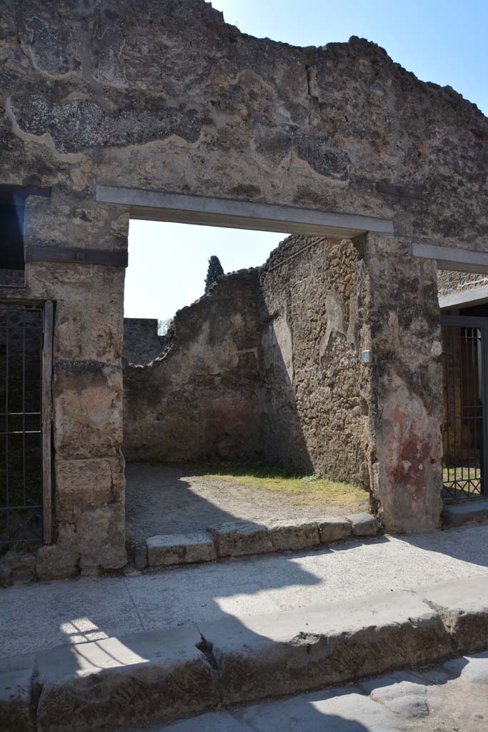 I.10.6 Pompeii. April 2017. Entrance doorway. Photo courtesy Adrian Hielscher.