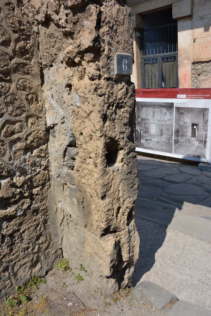 I.10.6 Pompeii. April 2017.
West side of entrance doorway in north-west corner of workshop, with identification number-plate.
Photo courtesy Adrian Hielscher.