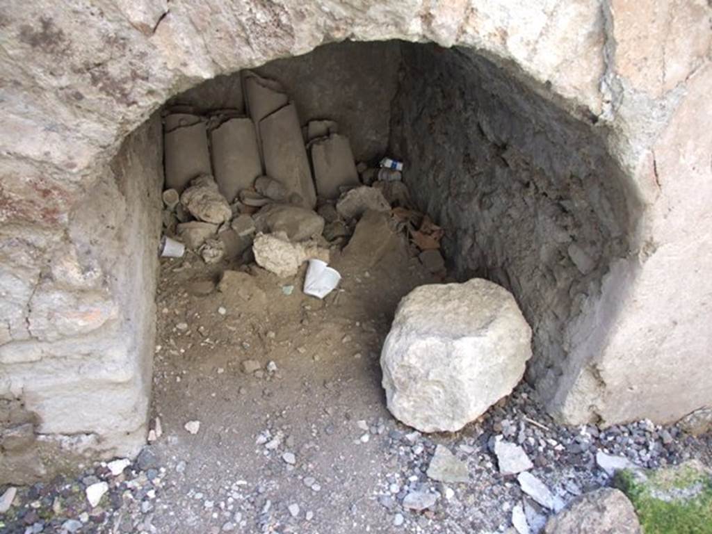 I.10.6 Pompeii. Workshop. December 2007. Small room to east of workshop. Hearth or oven in west wall.