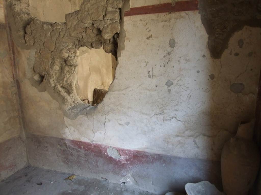 I.10.7 Pompeii. March 2009.  Room 2. Cubiculum. North wall.