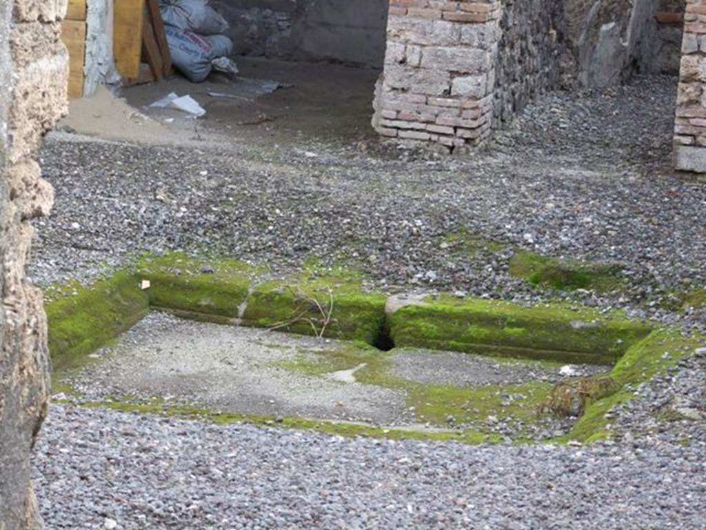I.10.8 Pompeii.  December 2007.  Impluvium.  