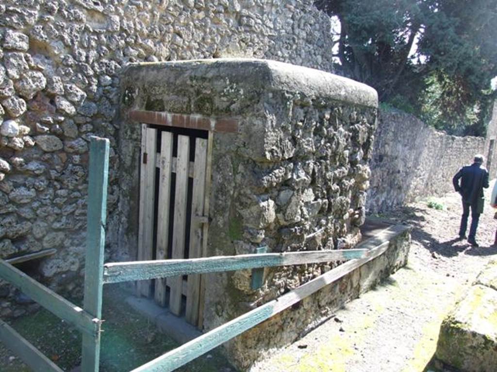 I.10.9 Pompeii. March 2009. Structure on west wall of insula to the south of I.10.9.