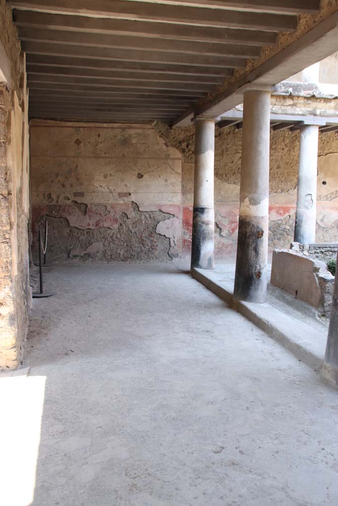 I.10.11 Pompeii. September 2021.
Room 10, looking north along west portico. Photo courtesy of Klaus Heese.