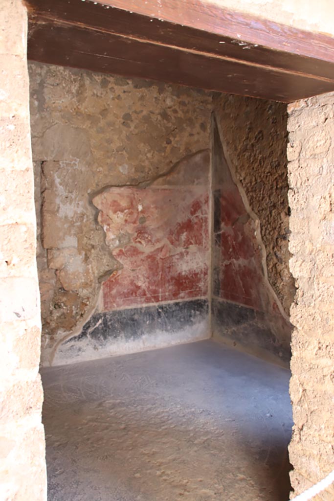 I.10.11 Pompeii. October 2022.
Room 11, looking through doorway across flooring. Photo courtesy of Klaus Heese.