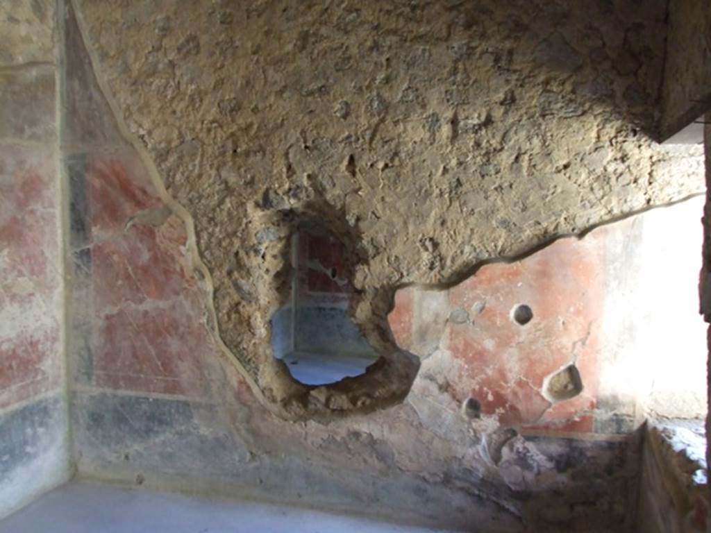 I.10.11 Pompeii. March 2009. Room 11, south wall of oecus, with ancient hole.