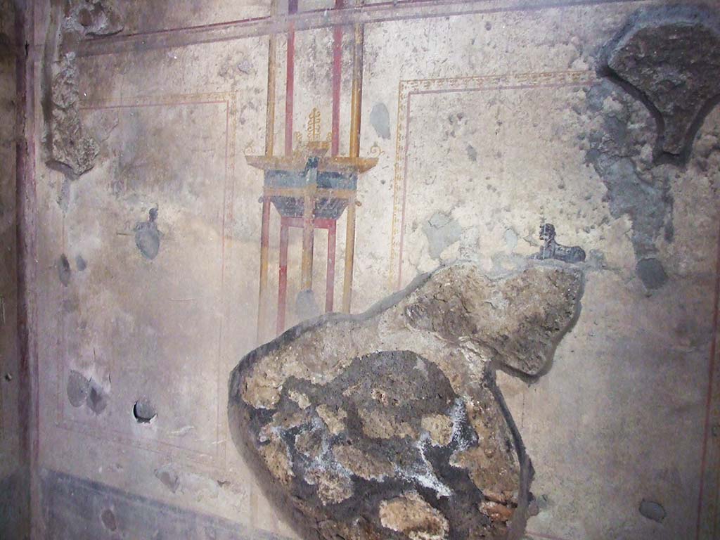I.10.11 Pompeii. March 2009. Room 7, south wall of cubiculum with a painting of a sphinx in both side panels.
In the north wall, on both west and east sides of the doorway, a painted sphinx can also be seen.
On the west wall, there were also small painted panels; at the south end were painted ducks among rushes, and at the north end was a painted crocodile. The east wall also had a painted panel with a crocodile at the north end, and a panel with ducks at the south end.
According to PPM –
In room 7, there was a simple decoration painted on a white background with other architectural views and small panels of sphinxes and crocodiles or ducks among rushes.
See Carratelli, G. P., 1990-2003. Pompei: Pitture e Mosaici. II. (2). Roma: Istituto della enciclopedia italiana, (p.469).