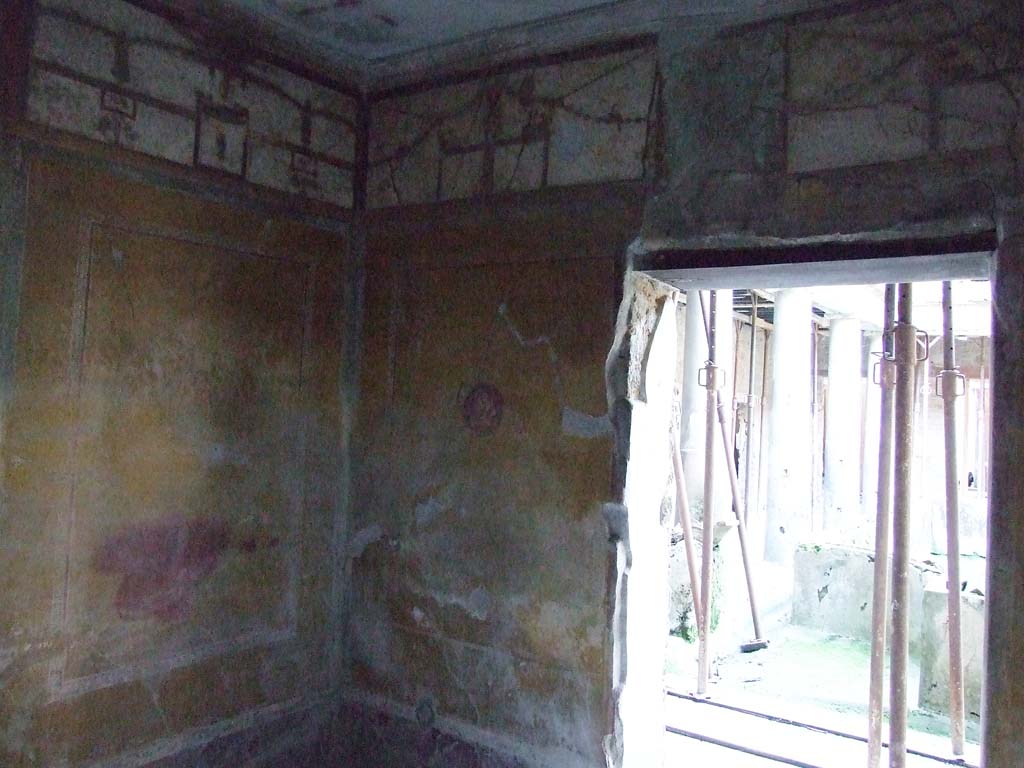 I.10.11 Pompeii. March 2009. Room 13, south-west corner of cubiculum.