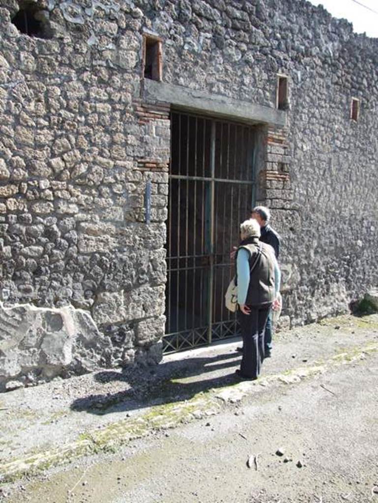 I.10.11 Pompeii.  March 2009.  Entrance.