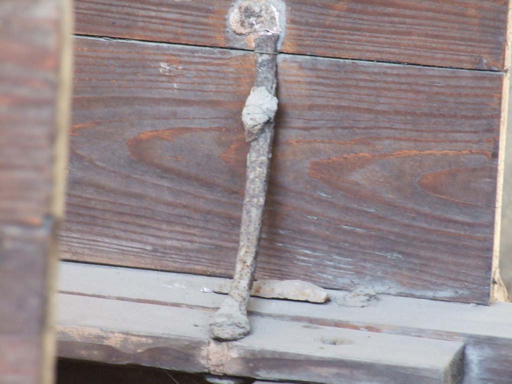 I.10.14 Pompeii. December 2006. Iron strap for securing the reconstructed wood.