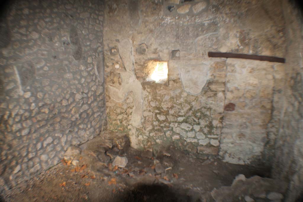 I.10.4 Pompeii. March 2014. Looking south across latrine.
Foto Annette Haug, ERC Grant 681269 DÉCOR.
