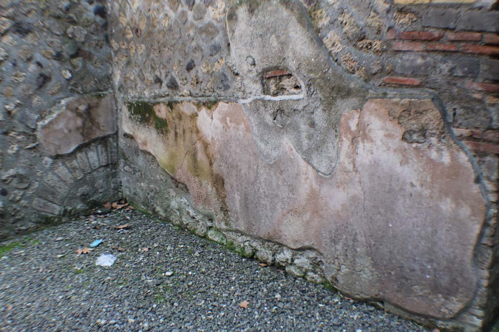 I.10.16/15 Pompeii. March 2014.
Looking towards south wall of room on north side of entrance at I.10.15, with doorway to corridor, on right.
Foto Annette Haug, ERC Grant 681269 DÉCOR.