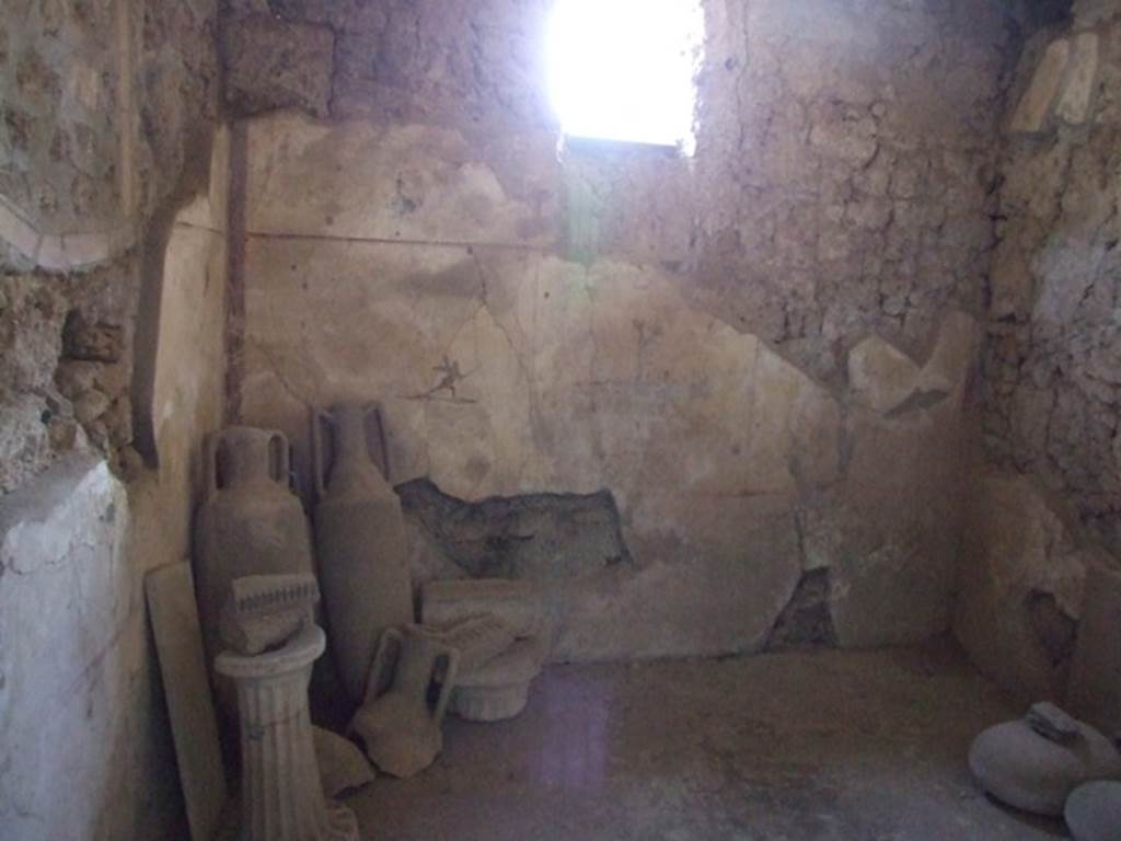 I.10.16 Pompeii. March 2009. Cubiculum on south side of entrance. Amphorae and finds.