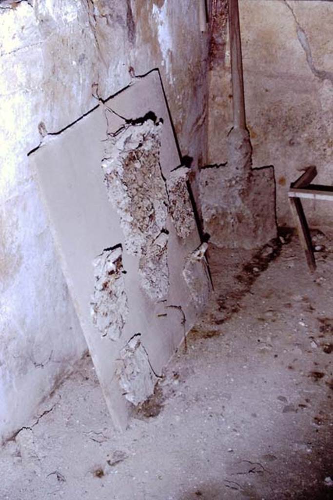 I.10.16 Pompeii. 1971. Tools displayed in cubiculum. Photo by Stanley A. Jashemski.
Source: The Wilhelmina and Stanley A. Jashemski archive in the University of Maryland Library, Special Collections (See collection page) and made available under the Creative Commons Attribution-Non Commercial License v.4. See Licence and use details. J71f0239