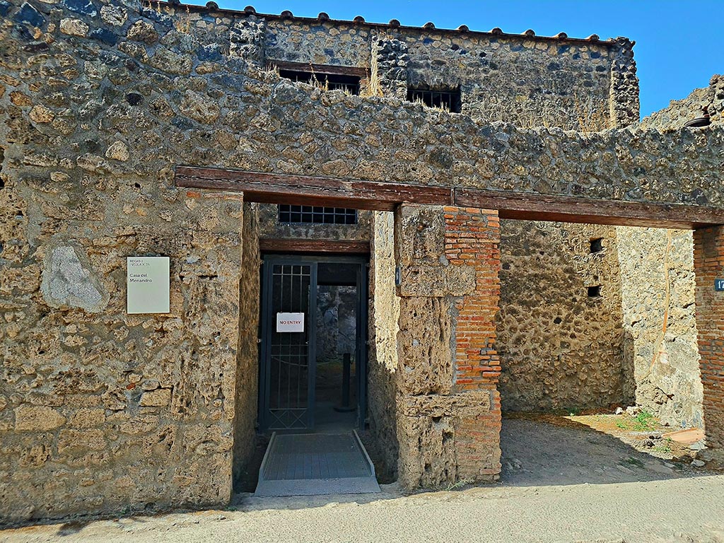I.10.16 and I.10.17 Pompeii. September 2024.
Looking west to entrance, with shop at I.10.17, on right. Photo courtesy of Giuseppe Ciaramella.