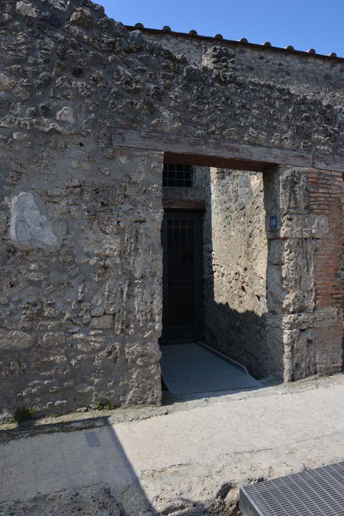 I.10.16 Pompeii. April 2017. Looking west to entrance doorway.
Photo courtesy Adrian Hielscher.