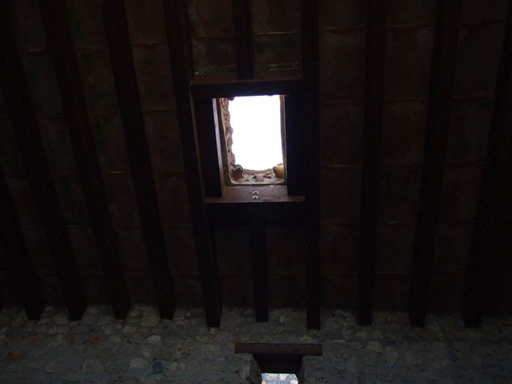 I.10.16 Pompeii. March 2009. Atrium. Pent roof with Compluvium.