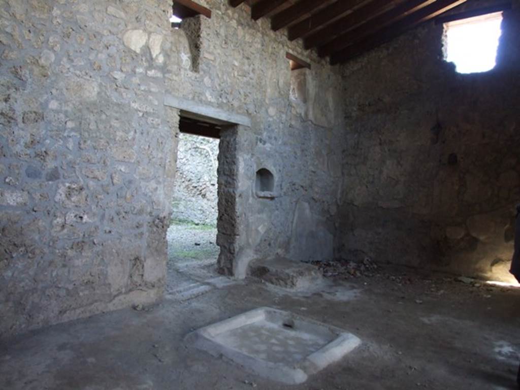 I.10.16 Pompeii. March 2009. Atrium rusticum of the Procurator. Looking north west towards garden. See Eschebach, L., 1993. Gebäudeverzeichnis und Stadtplan der antiken Stadt Pompeji. Köln: Böhlau. (p.53).