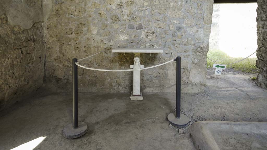 I.10.16 Pompeii. August 2021. Looking towards south-west corner of atrium. Photo courtesy of Robert Hanson.